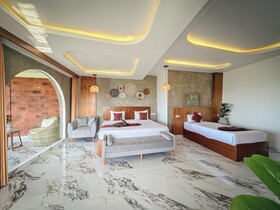 Caldera Hotel & Restaurant