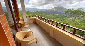 Caldera Hotel & Restaurant