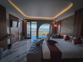 Caldera Hotel & Restaurant