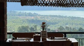 Caldera Hotel & Restaurant