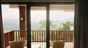 Caldera Hotel & Restaurant