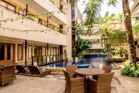 Famous Hotel Kuta