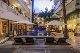 Famous Hotel Kuta