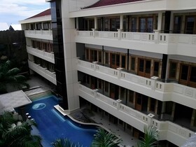Famous Hotel Kuta