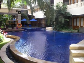 Famous Hotel Kuta