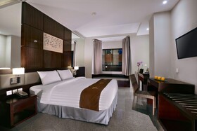 Famous Hotel Kuta