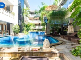 Famous Hotel Kuta