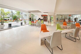 HARRIS Hotel & Residence Riverview Kuta Bali