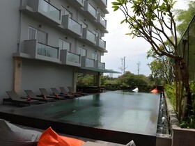 Harris Hotel Kuta Galeria
