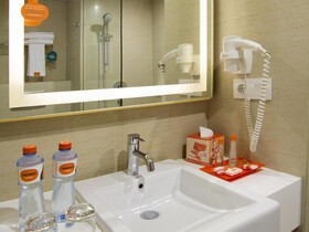Harris Hotel Kuta Galeria