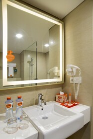 Harris Hotel Kuta Galeria