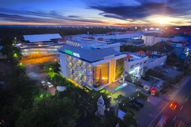 Harris Hotel Kuta Galeria