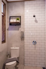 Interconnection Kuta Hostel
