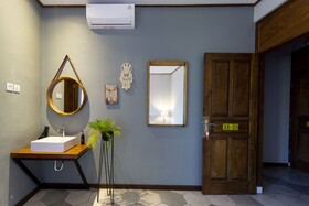 Interconnection Kuta Hostel