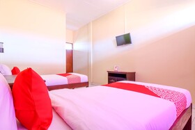 Nan Berlian Inn by OYO Rooms