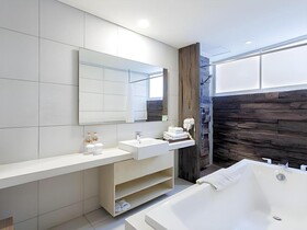 The Akmani Legian