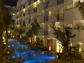 The Akmani Legian