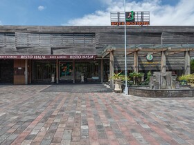 The Kanjeng Suites Kuta Galeria - Bali