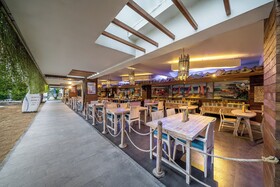 Bliss Surfer Hotel