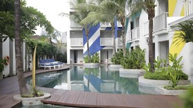 Bliss Surfer Hotel