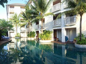 Bliss Surfer Hotel
