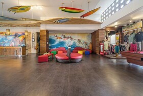Bliss Surfer Hotel