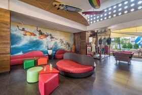 Bliss Surfer Hotel