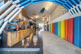 Bliss Surfer Hotel