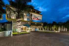 Bliss Surfer Hotel