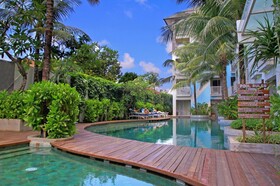 Bliss Surfer Hotel
