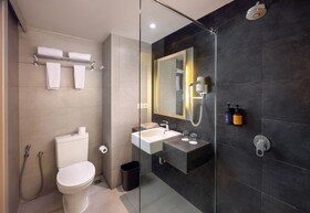 SEVN Legian Hotel