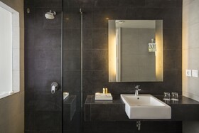 SEVN Legian Hotel