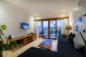 Ohana's Beachfront Resort & Beach Club