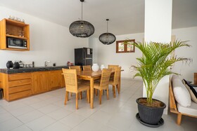 Ohana's Beachfront Resort & Beach Club