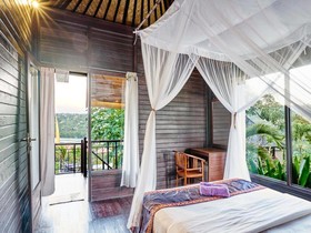 Sunrise Hut's Lembongan