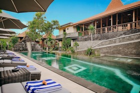 Tapa Bale Gede Lembongan by Pramana