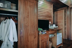 Tapa Bale Gede Lembongan by Pramana