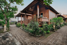 Tapa Bale Gede Lembongan by Pramana