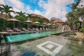 Tapa Bale Gede Lembongan by Pramana