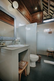 Tapa Bale Gede Lembongan by Pramana