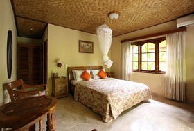 Nusa Indah Bungalows & Villa