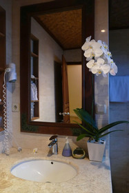 Nusa Indah Bungalows & Villa