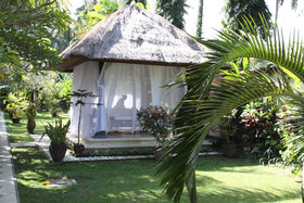 Nusa Indah Bungalows & Villa