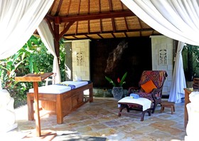 Nusa Indah Bungalows & Villa