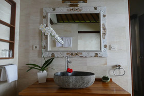 Nusa Indah Bungalows & Villa