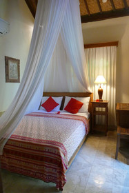 Nusa Indah Bungalows & Villa