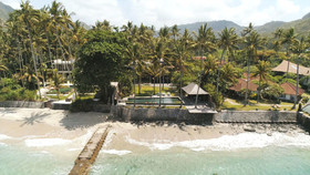 Villa Manis Beachfront