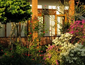 Karang Sari Guesthouse & Restaurant