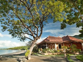 Segara Bukit Seaside Cottages