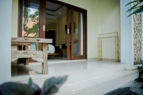 Akatara Hotel